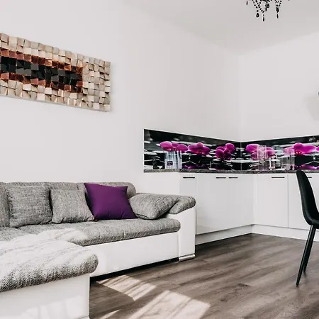 Lora & Lana Apartment