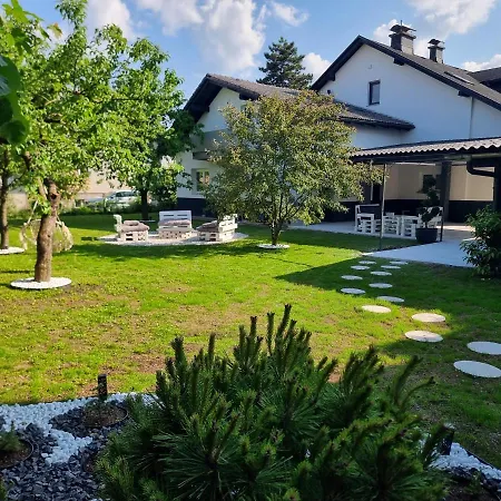 Apartman Lora & Lana *