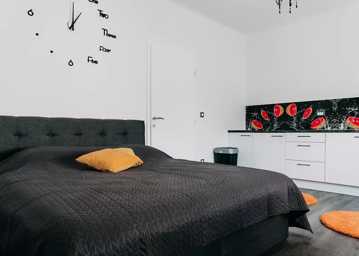 Lora & Lana Apartman *