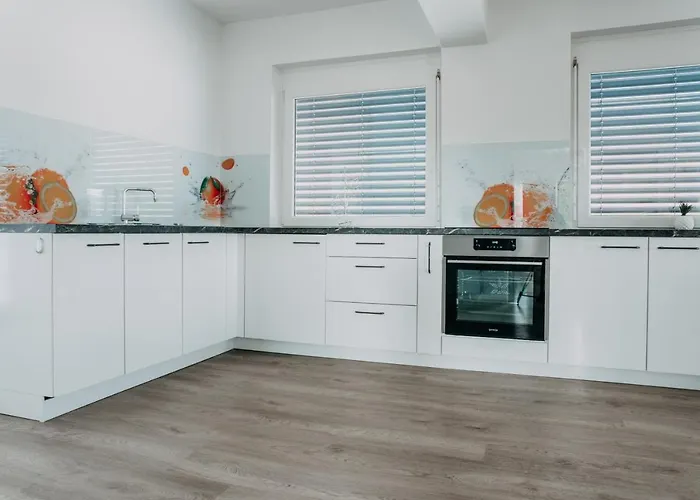 Apartma Lora & Lana *